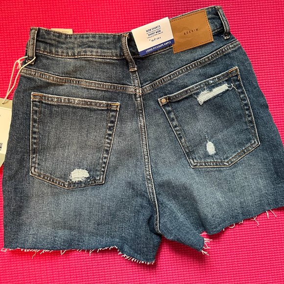 NEW H&M mom shorts, high waist - Picture 2 of 8